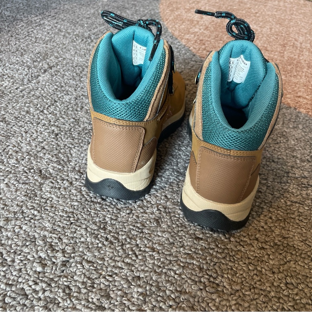 Columbia Size 6.5 Newton Ridge Plus Women’s Waterproof Hiking Boots - Picture 5 of 6